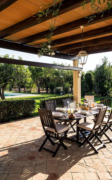 Don Salvatore: Exteriör, slå samman, Trädgård