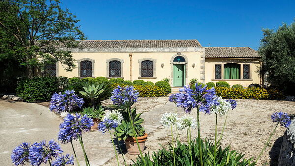 Don Salvatore: Exteriör, Huvudentré