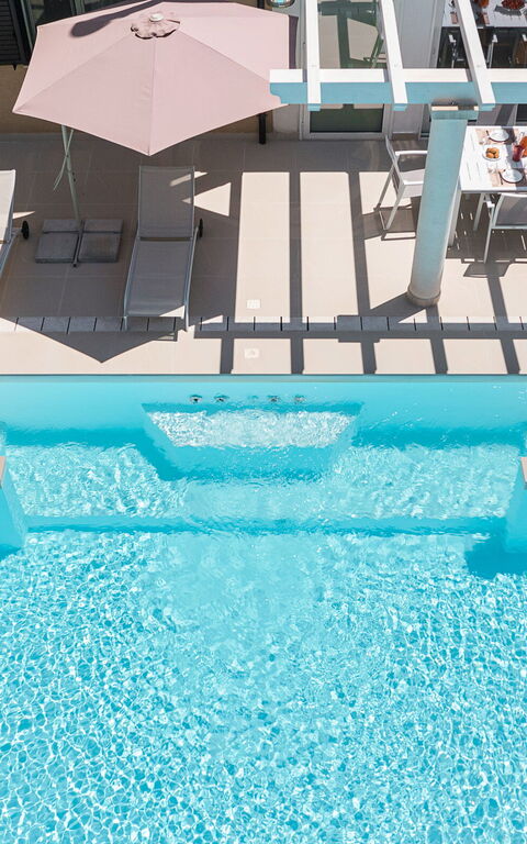 Villa Giutitta: Exteriör, slå samman