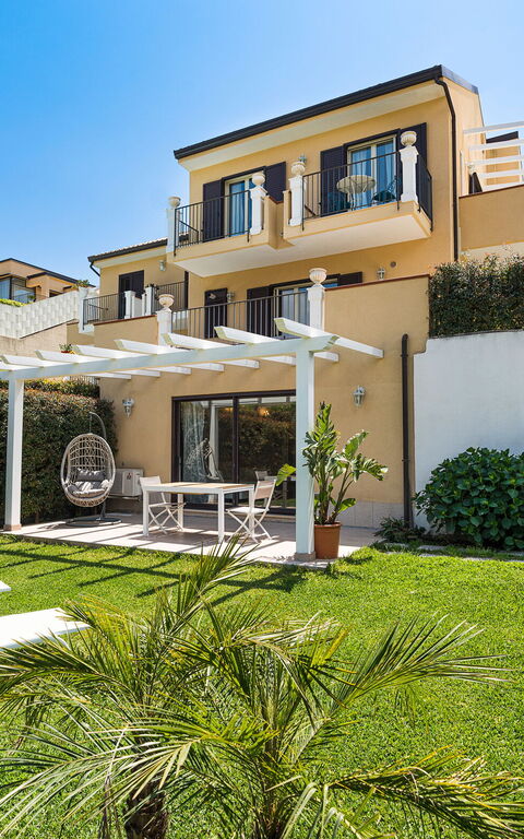 Villa Giutitta: Exteriör, Trädgård