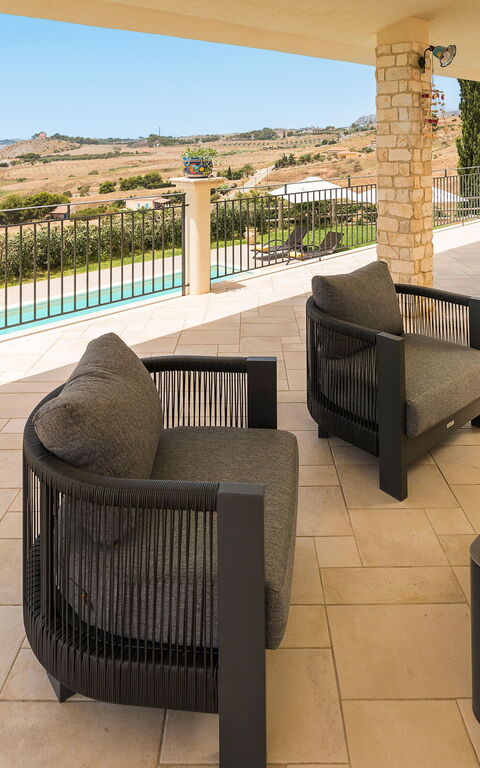 Villa Anthea: Exteriör, slå samman, Visningar