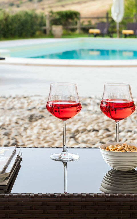 Villa Anthea: Exteriör, slå samman