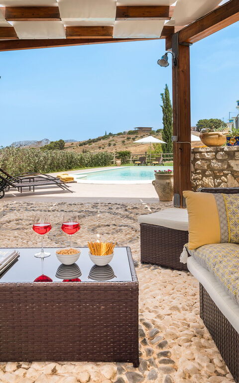 Villa Anthea: Exteriör, slå samman