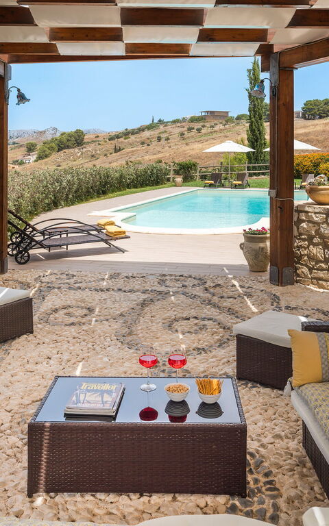 Villa Anthea: Exteriör, slå samman