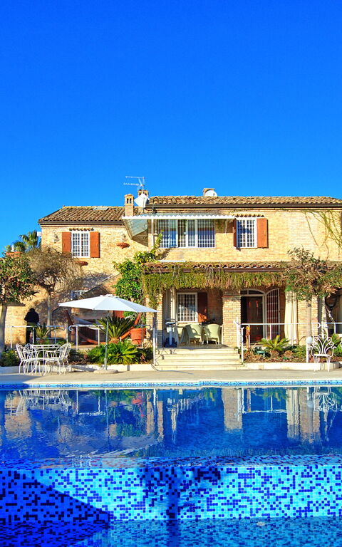 Villa Vittoria: slå samman, Utomhus