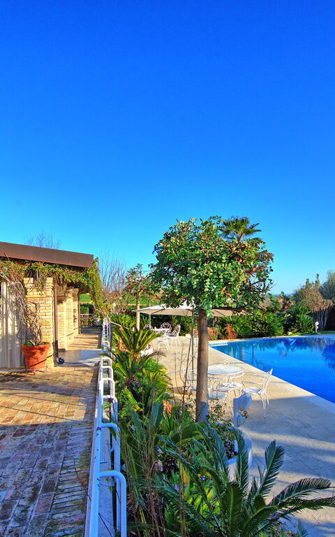 Villa Vittoria: slå samman, Utomhus