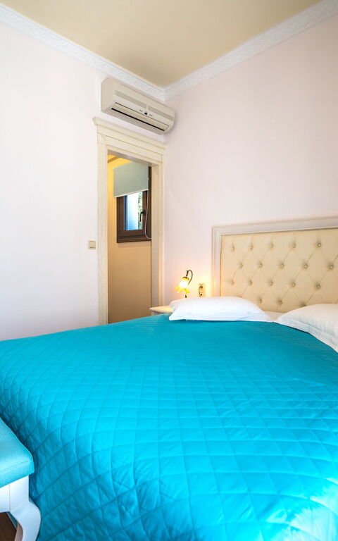 Iro Royal Villa: sovrum