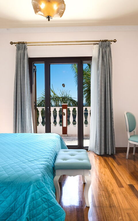 Iro Royal Villa: sovrum