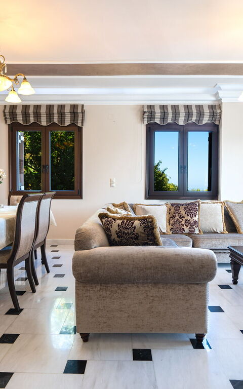 Iro Royal Villa: Vardagsrum