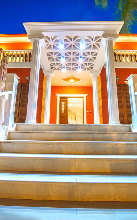 Iro Royal Villa: Exteriör, Huvudentré, Utomhus