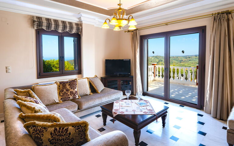 Iro Royal Villa: Vardagsrum