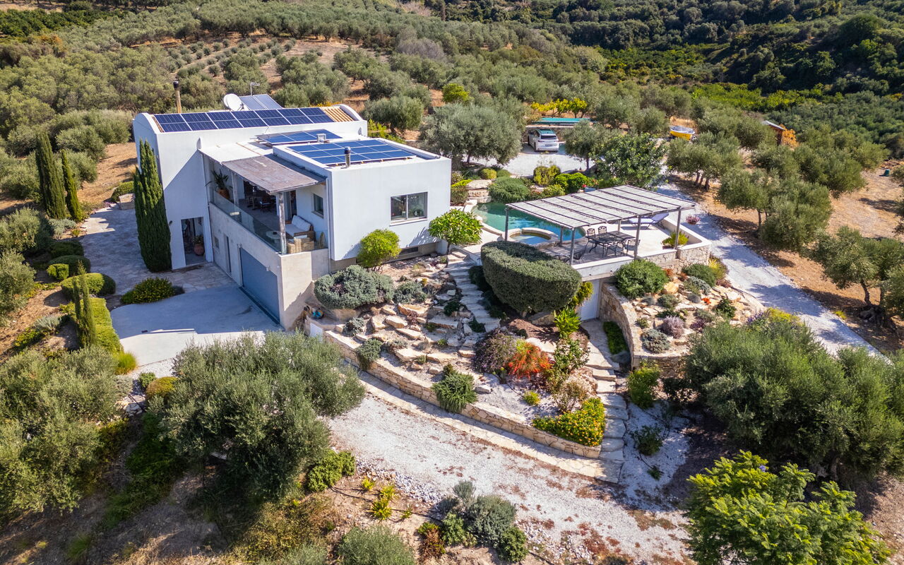 Villa Lucy: Exteriör, Utomhus