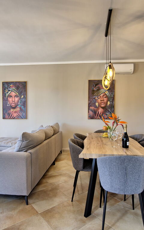 Villa Kostantina: Lunchrum, Vardagsrum