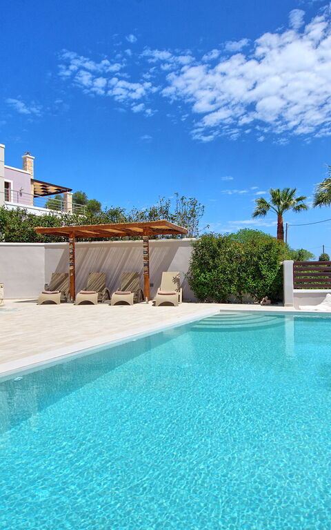 Villa Kostantina: slå samman, Utomhus