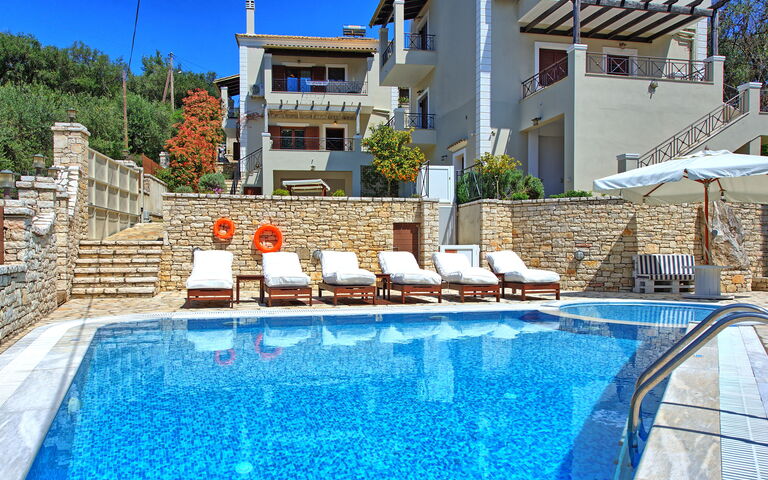 Villa Angie: Exteriör, slå samman, Utomhus