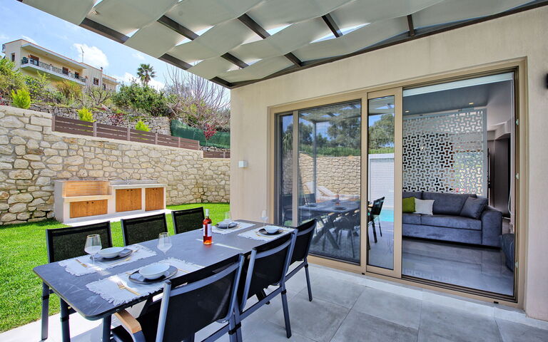 Villa Silentium Ionia: Balkong / terrass / uteplats, Utomhus