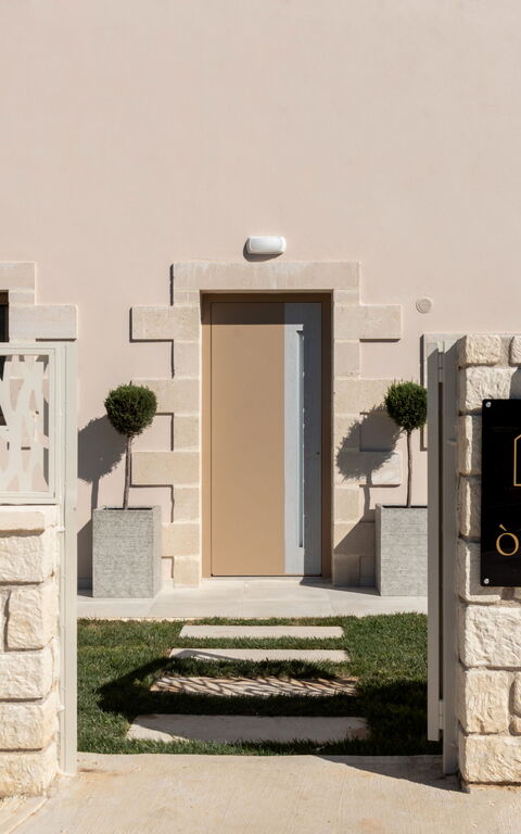 Villa Silentium Olia: Exteriör, Huvudentré, Utomhus