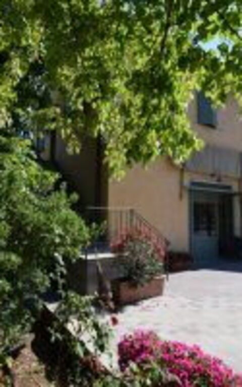 Bello Stare: Exteriör, Utomhus