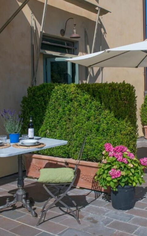 Bello Stare: Exteriör, Utomhus