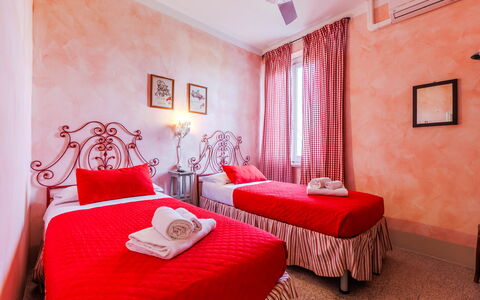 Semesterboende Rossello: sovrum