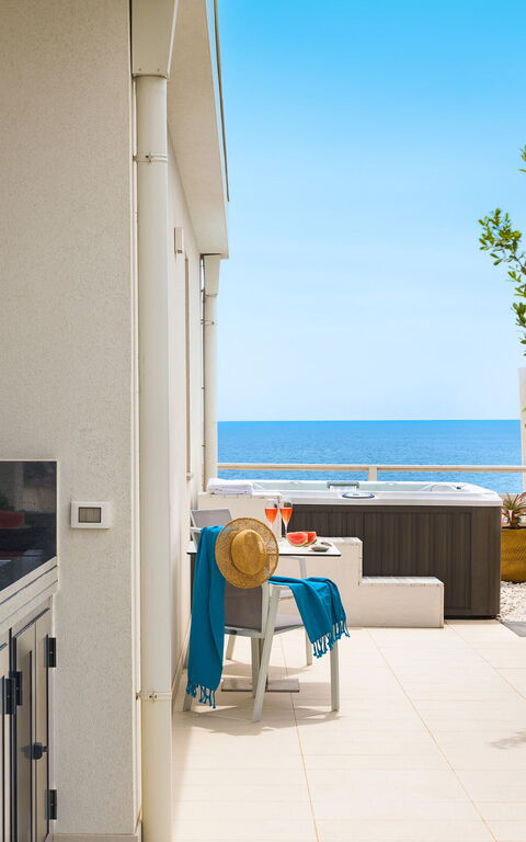 Villa Hermes: Sommar, Utomhus, Visningar