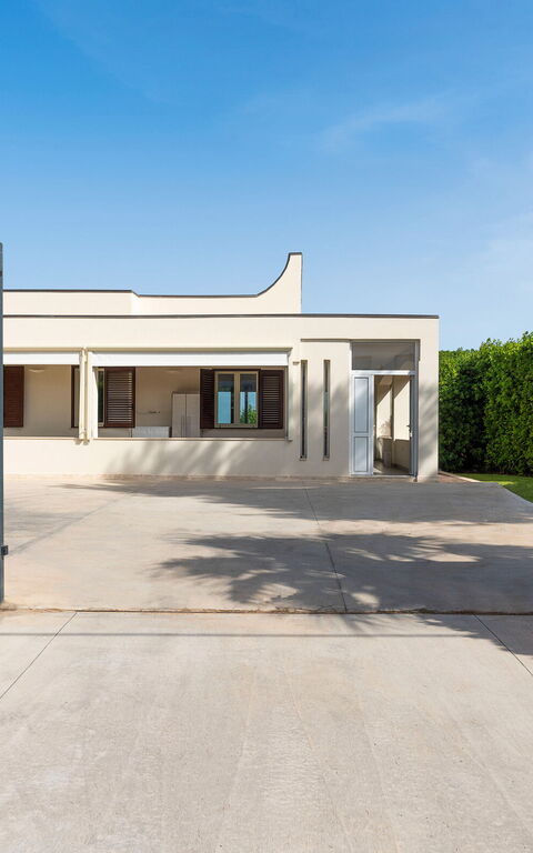 Stella Maris: Exteriör, Huvudentré, Utomhus