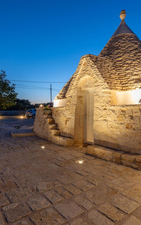 Trullo Adea: Exteriör, Utomhus