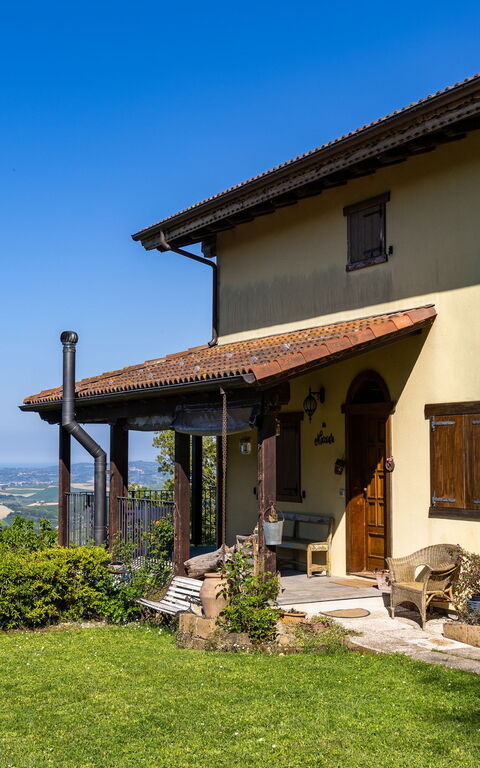 La Nocciola: Exteriör, Utomhus