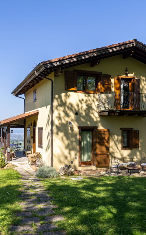 La Nocciola: Exteriör, Utomhus