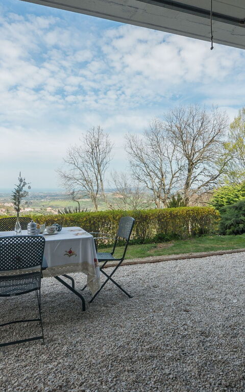 La Nocciola: Exteriör, Utomhus, Visningar