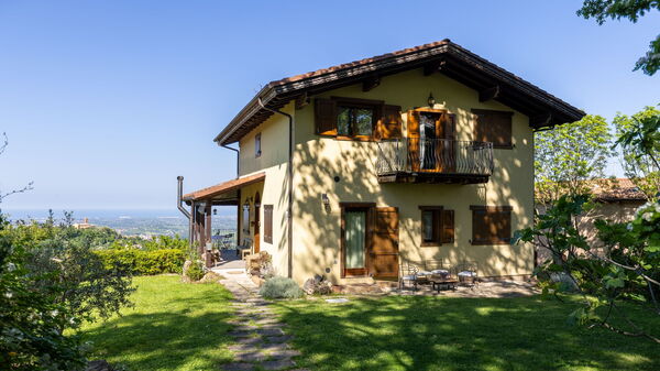 La Nocciola: Exteriör, Utomhus