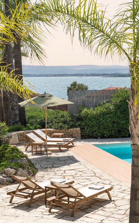 Villa Madda: slå samman, Utomhus