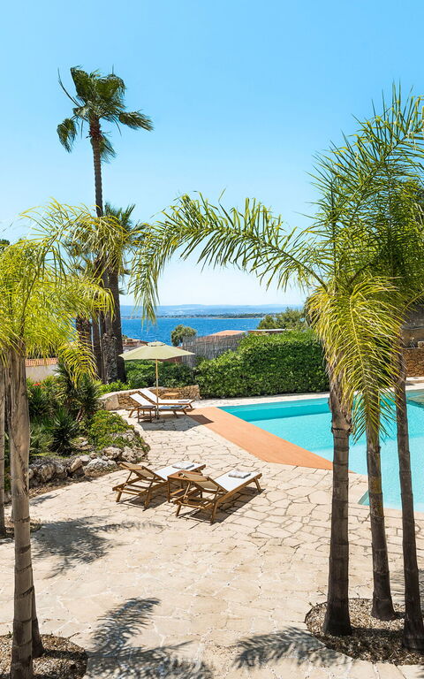 Villa Madda: slå samman, Utomhus