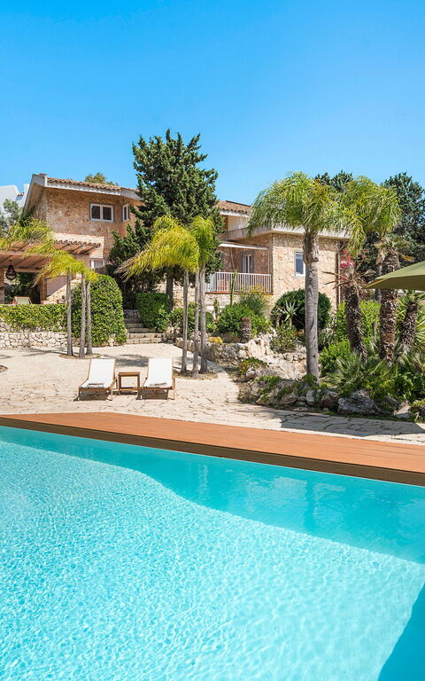 Villa Madda: slå samman, Utomhus