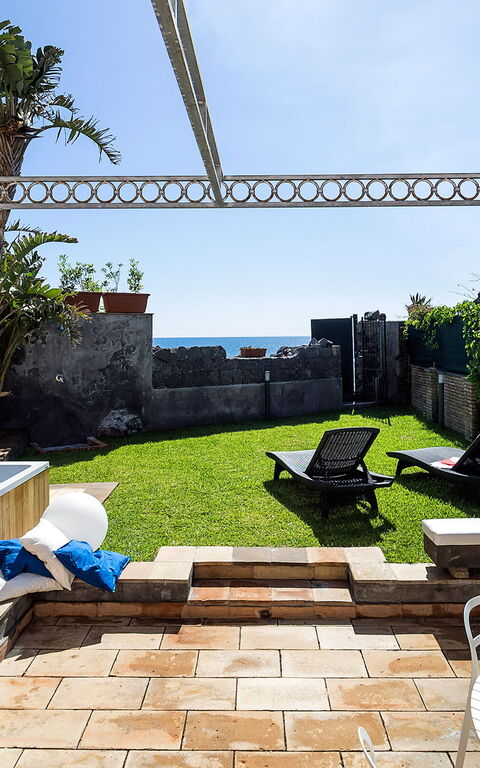 Casa Tecla: slå samman, Trädgård