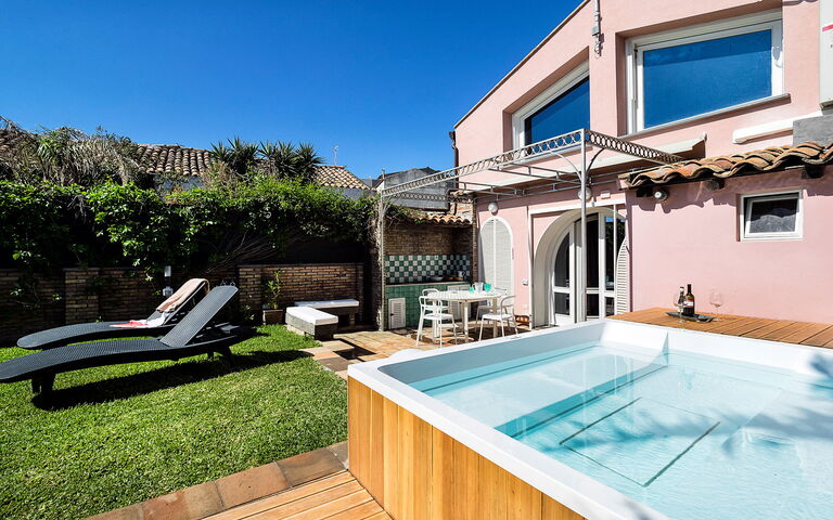 Casa Tecla: slå samman, Trädgård