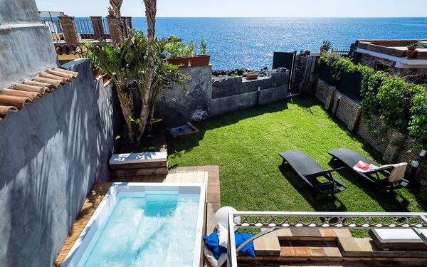 Casa Tecla: slå samman, Trädgård