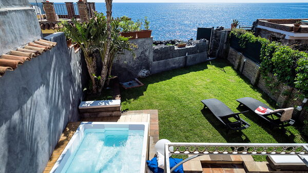 Casa Tecla: slå samman, Trädgård