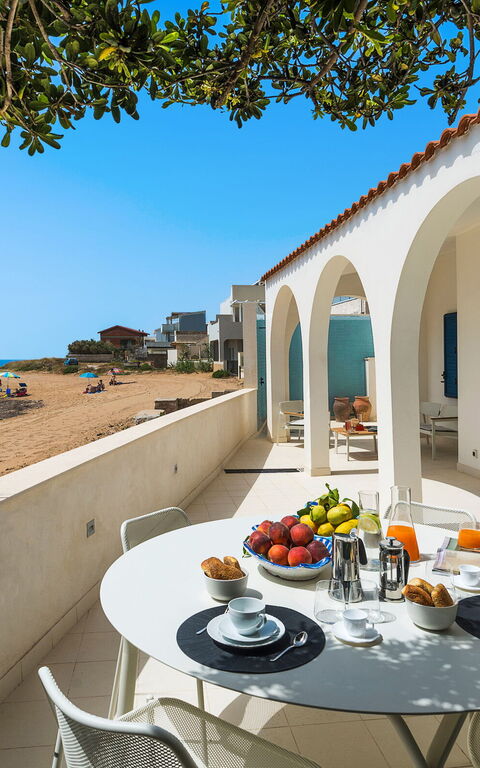 Brezza Marina: Exteriör, Utomhus, Visningar