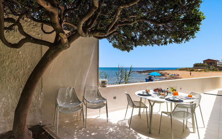 Brezza Marina: Exteriör, Utomhus, Visningar