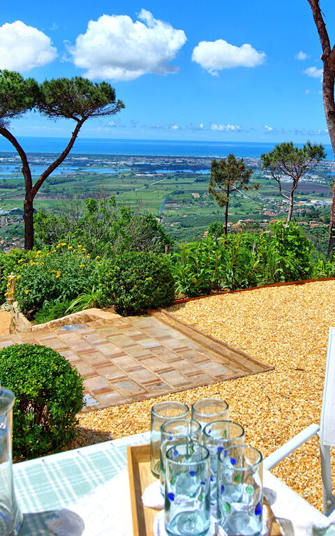 Casarosa Di Mariasole: Exteriör, Utomhus, Visningar