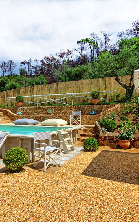 Casarosa Di Mariasole: Exteriör, slå samman, Utomhus