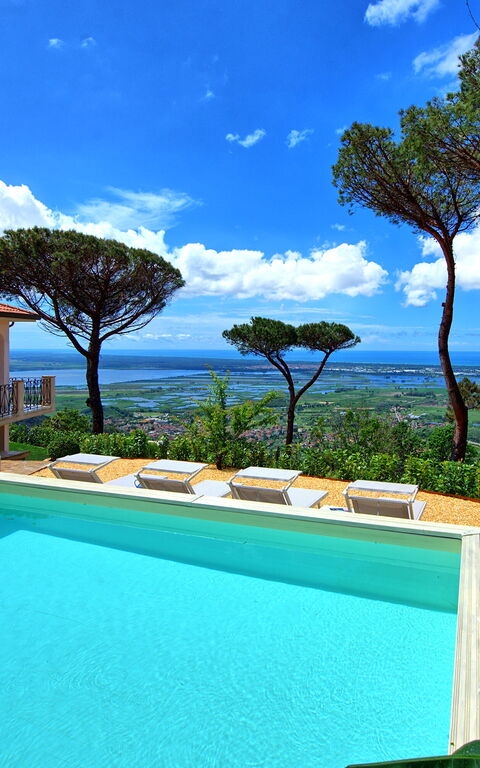 Casarosa Di Mariasole: Exteriör, slå samman, Utomhus, Visningar