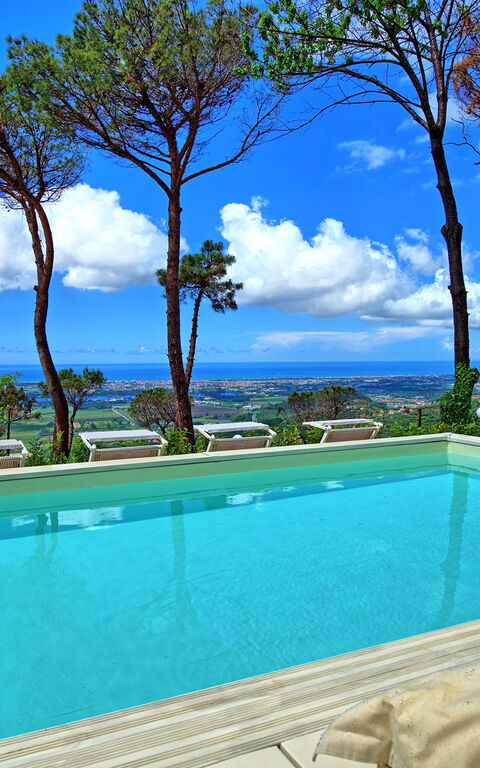 Casarosa Di Mariasole: Exteriör, slå samman, Utomhus, Visningar