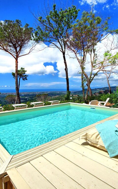 Casarosa Di Mariasole: Exteriör, slå samman, Utomhus, Visningar