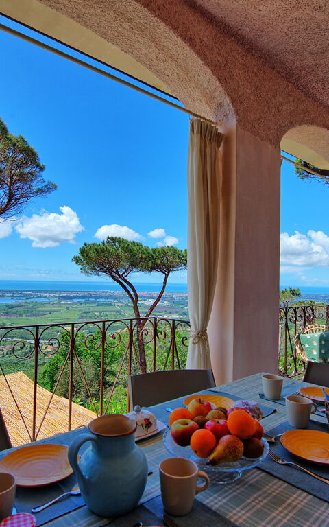 Casarosa Di Mariasole: Exteriör, Utomhus, Visningar