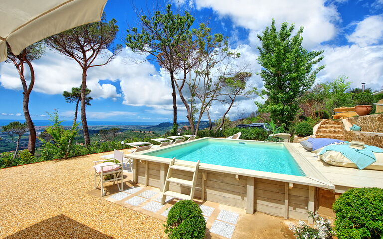 Casarosa Di Mariasole: Exteriör, slå samman, Utomhus, Visningar