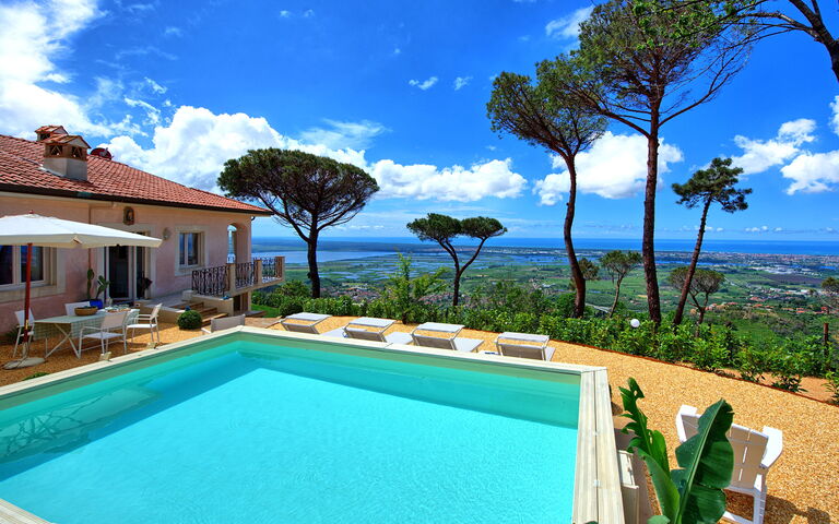 Casarosa Di Mariasole: Exteriör, slå samman, Utomhus, Visningar