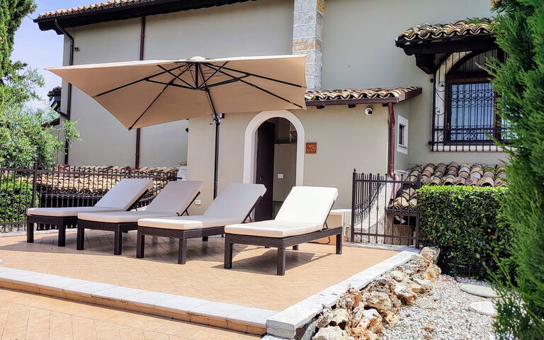 Villa Tagliaferri: Sommar, Trädgård