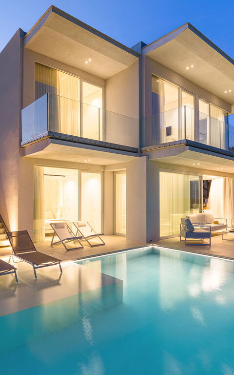 Bedda Matri: Exteriör, slå samman, Utomhus